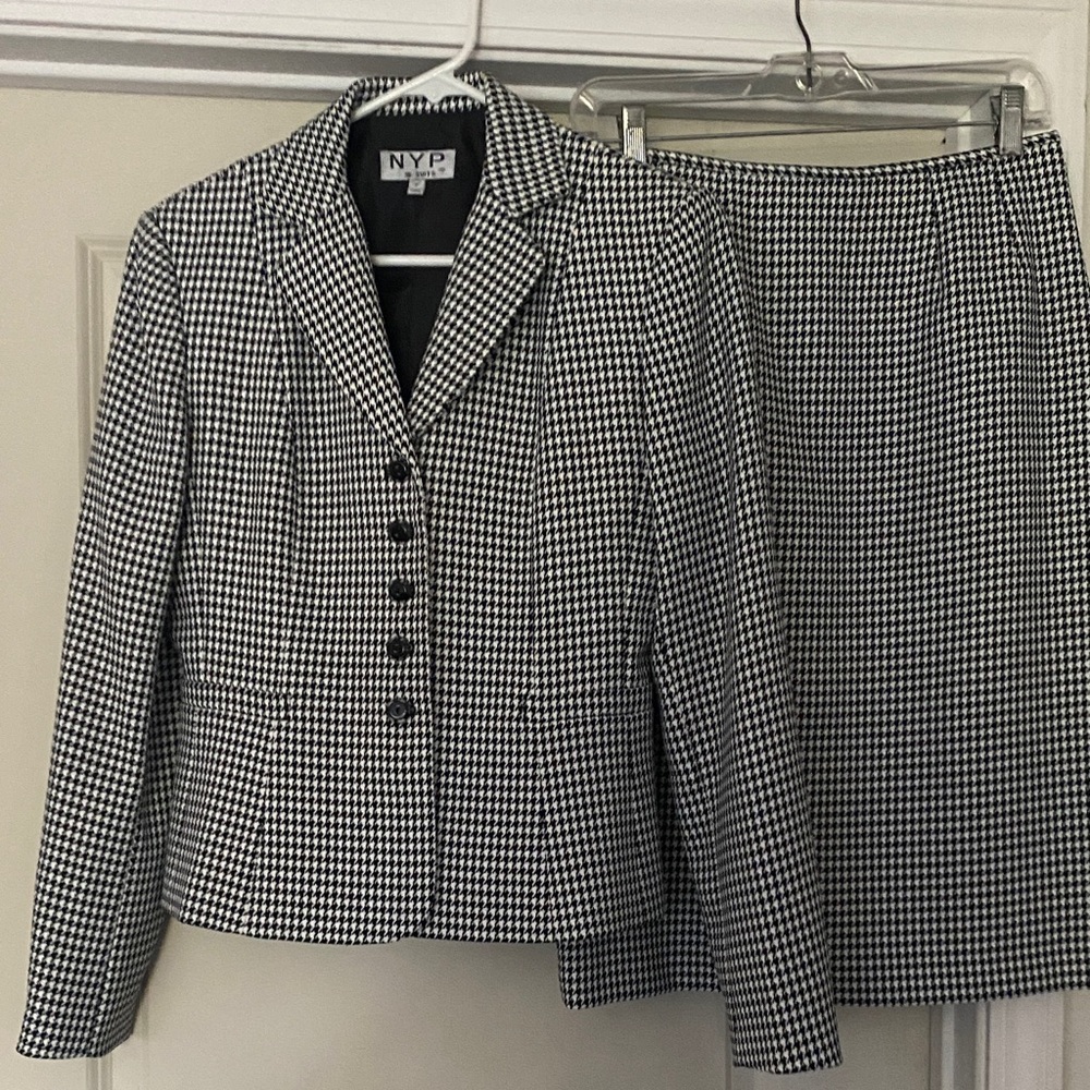 NYP Suits Black and White Houndstooth Two Piece Suit size 6